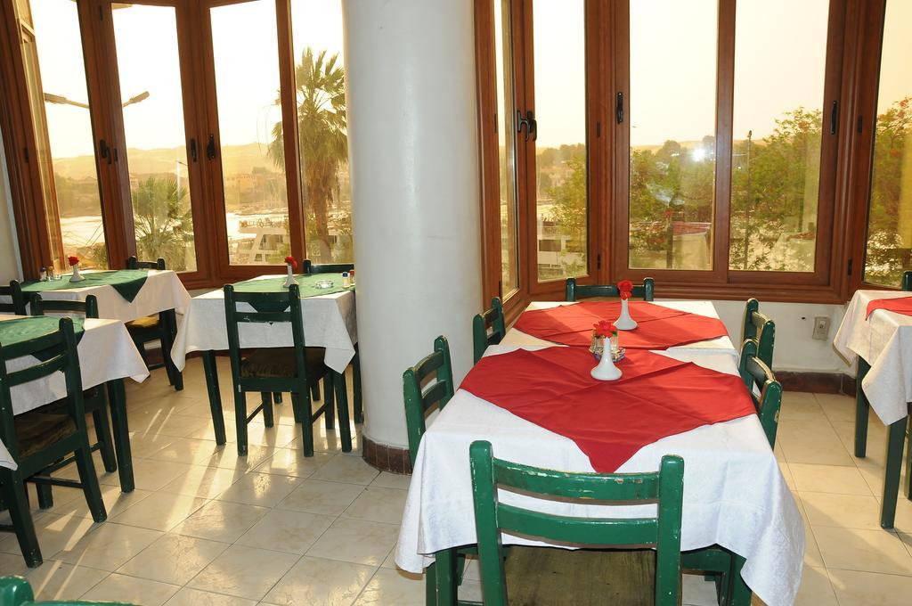 Nile Hotel Aswan Buitenkant foto