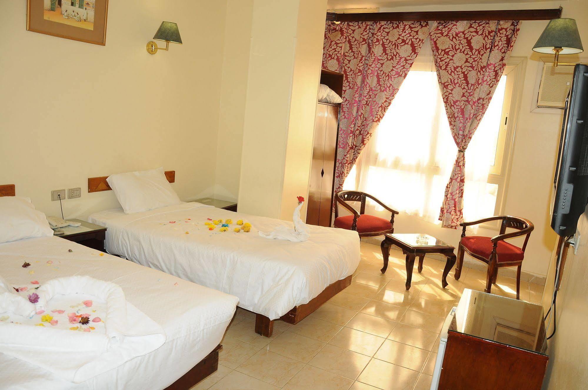 Nile Hotel Aswan Buitenkant foto