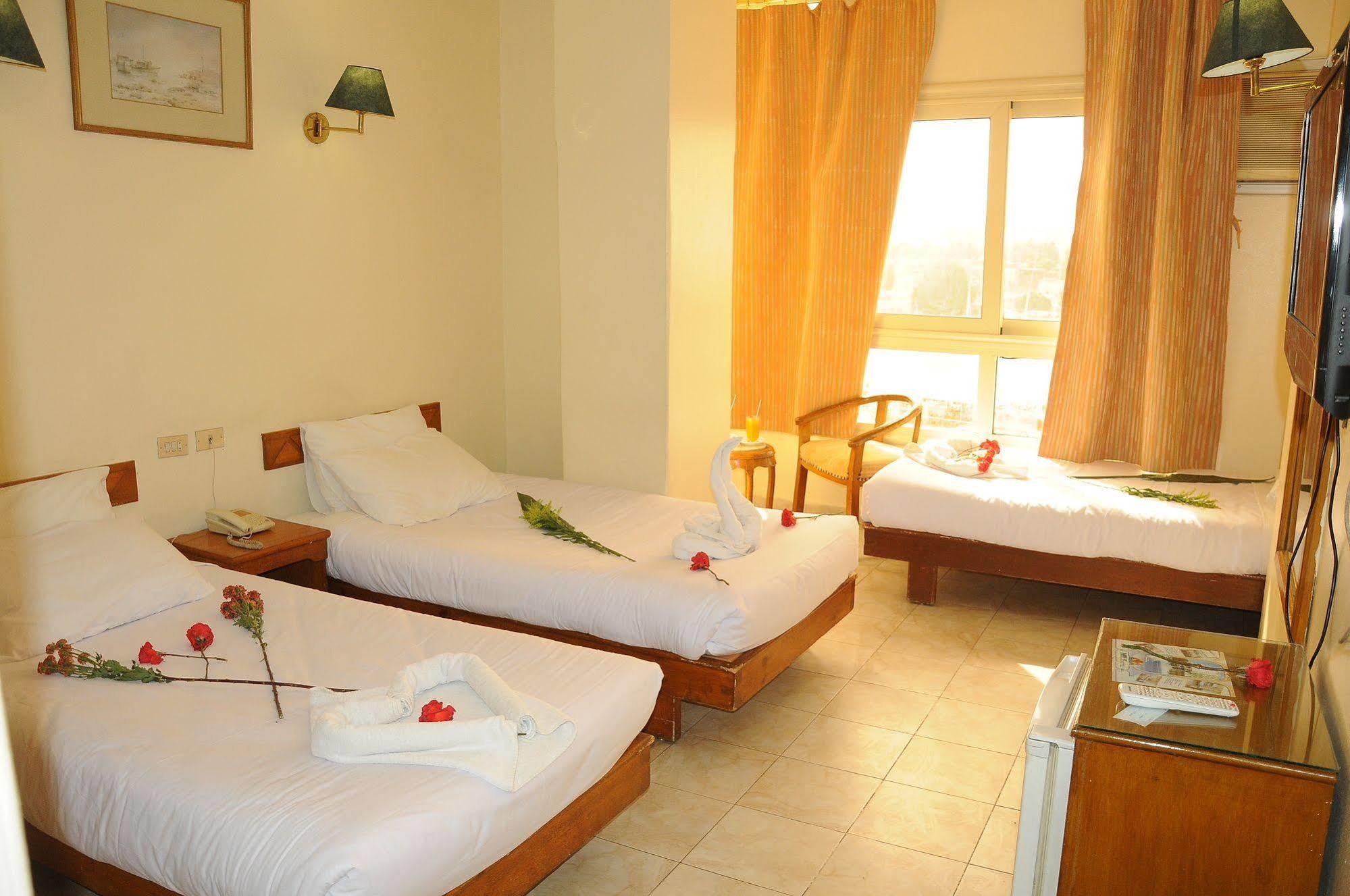 Nile Hotel Aswan Buitenkant foto